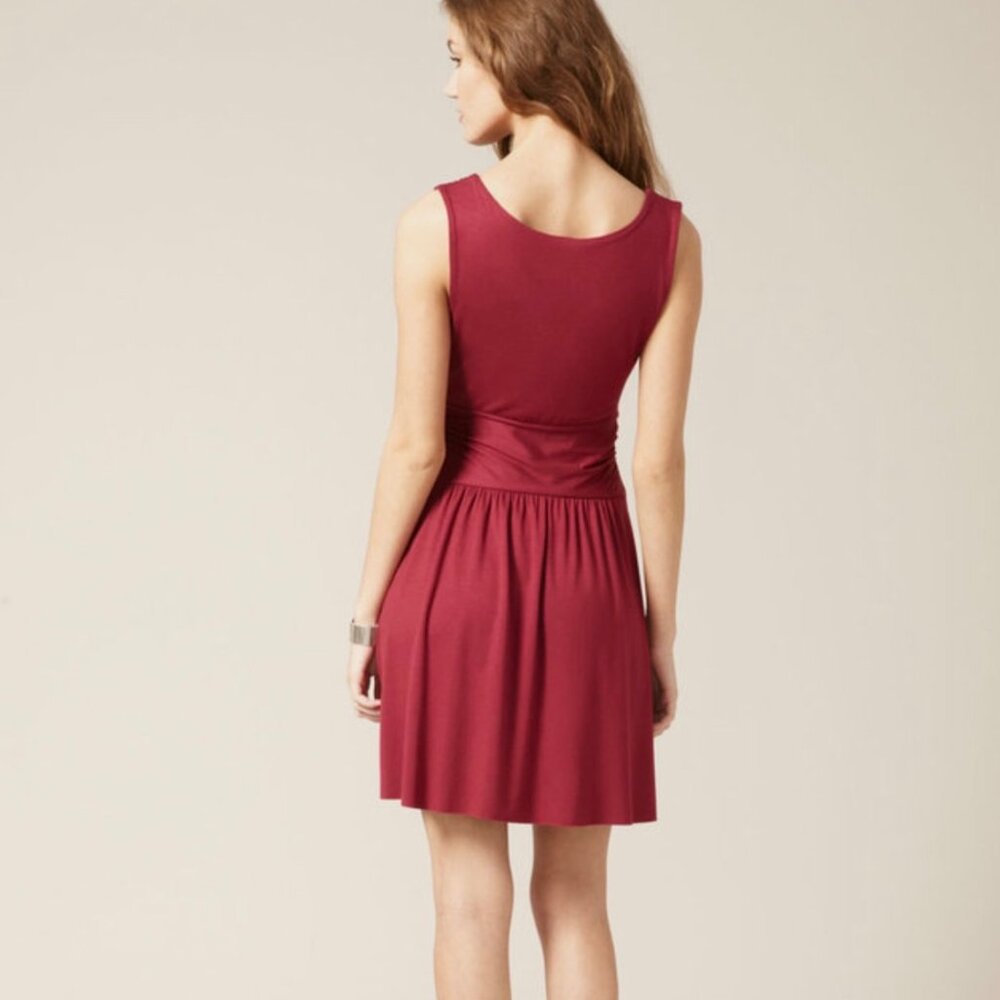 Sleveless V-Neck Red Dress - Picture 3 of 8